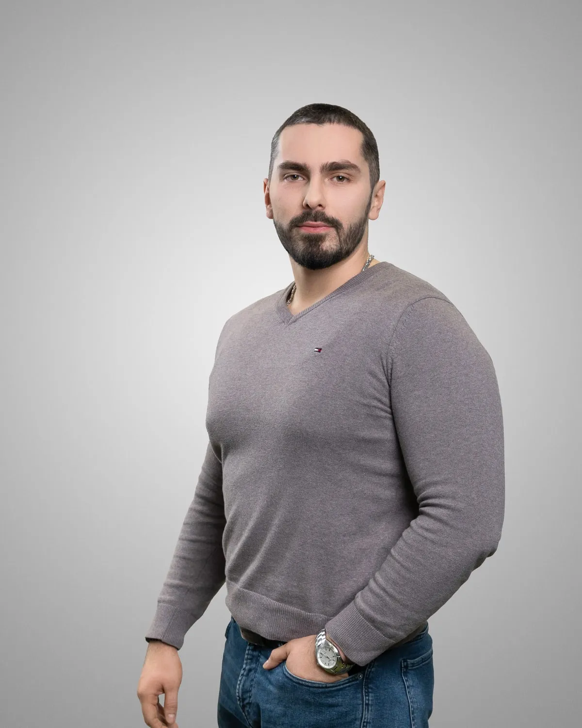 Portrait of Merim Kulovac, full-stack software engineer